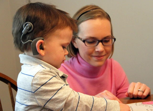 How to Communicate Effectively with Someone Who Has Hearing Difficulty